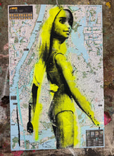 Lade das Bild in den Galerie-Viewer, Barbie Commutes NYC
